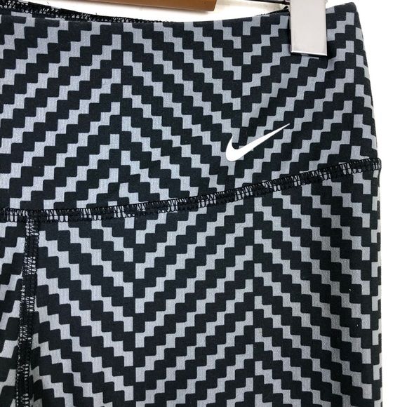 Nike Legend 2.0 Dri Fit Zig-Zag Capri Leggings Sz S - Picture 9 of 14